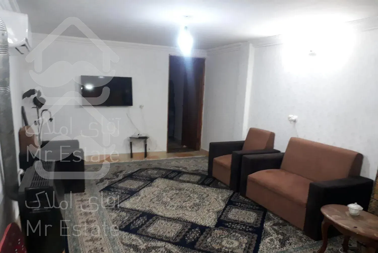 امکانات کامل پارکینگ سرپوشیده ورودی و حیاط جدا