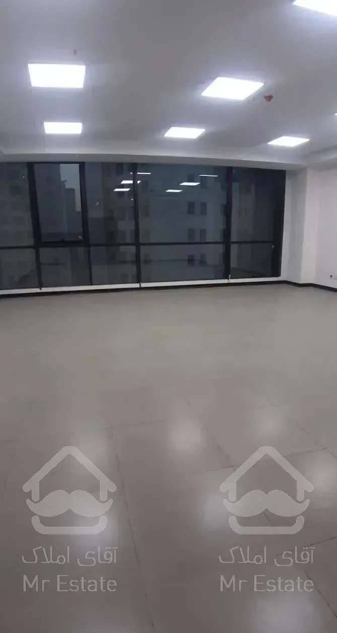 آپارتمان اداری ۱۸۰ متری نوساز در دریاچه چیتگر