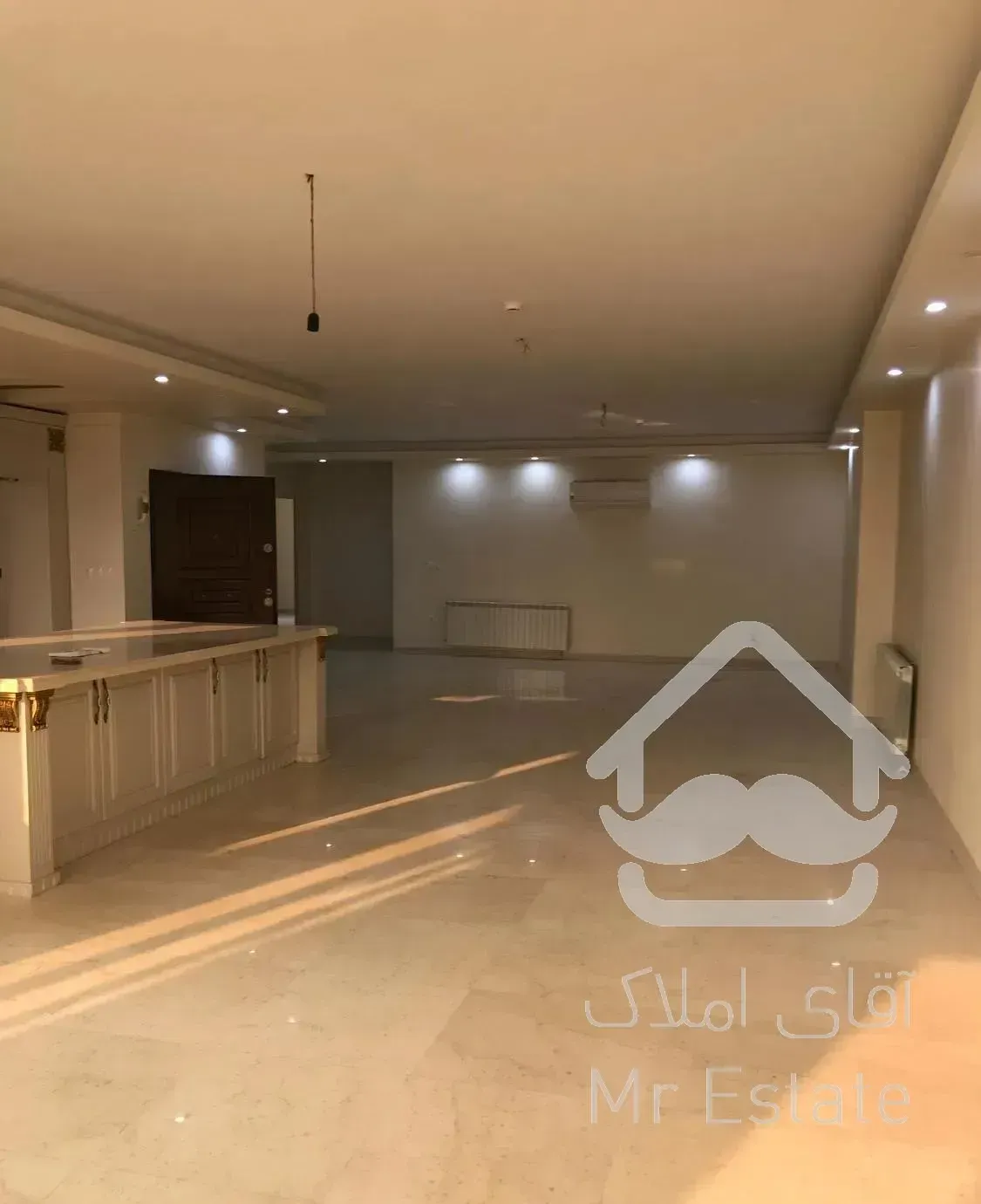 سوهانک ٢١٠ متر طبقه آخر