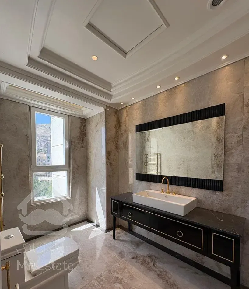 نیاوران ۲۱۰ متر ۳ غرق در نور وفول مشاعات و امکانات