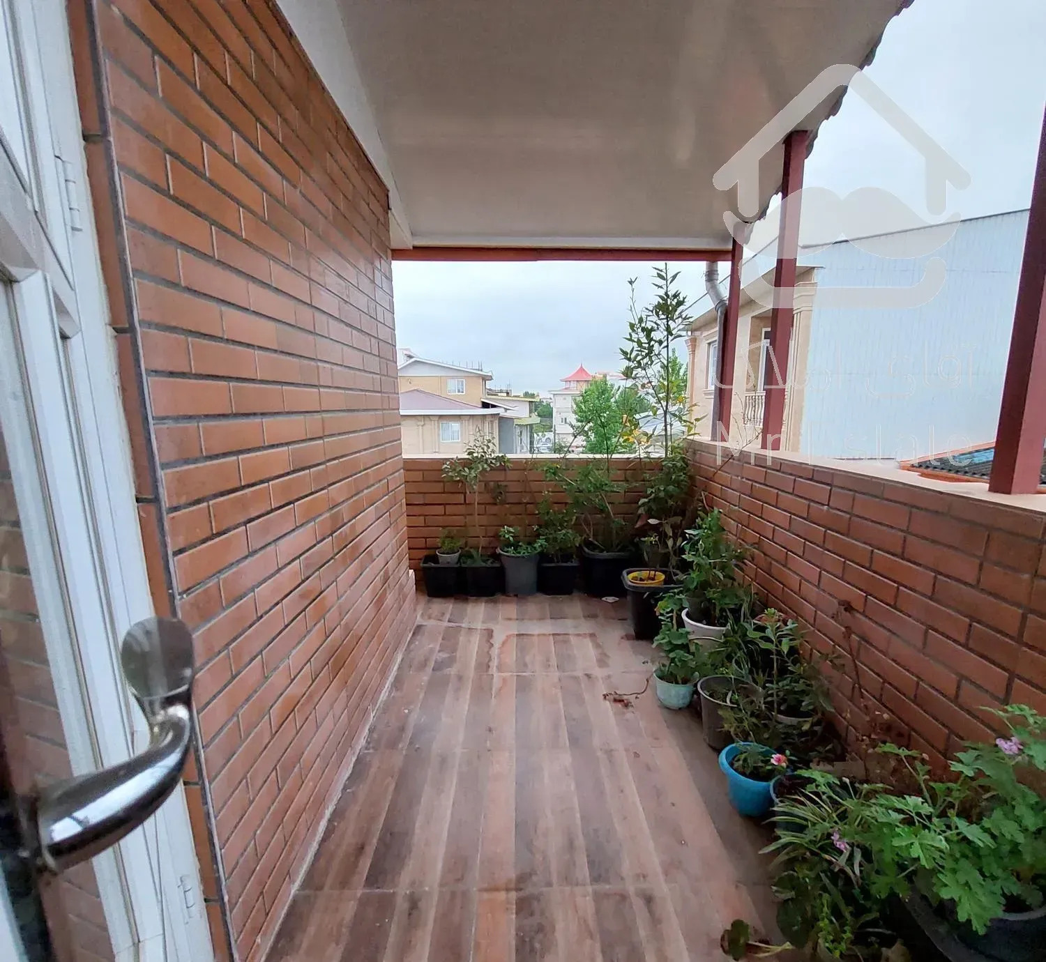 یک واحد شش دانگ ۷۵ متری با ویو زیبا