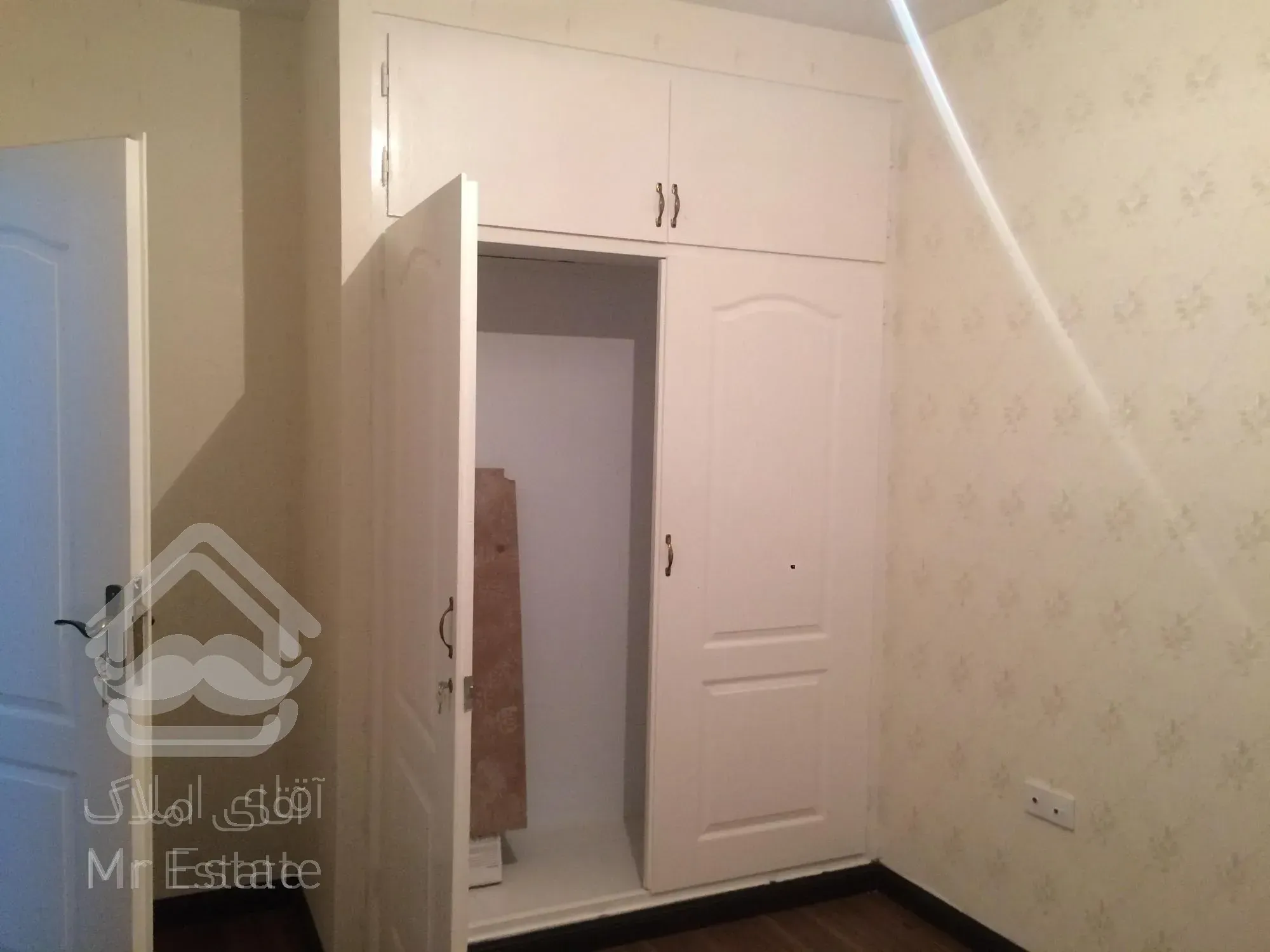 ۱۰۰متر تک واحدی صادقیه فردوس شرق زیر قیمت