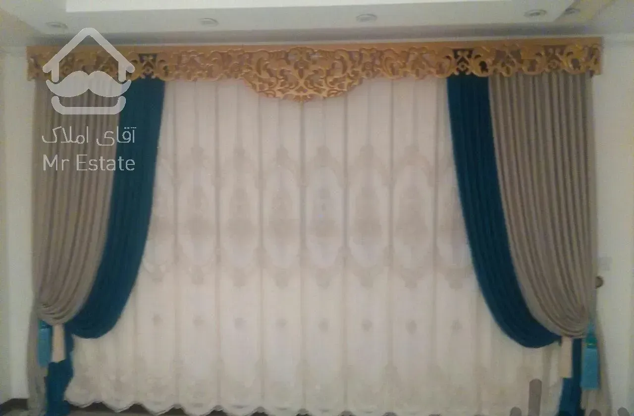 نصاب پرده .نصب کتیبه ودوخت پرده انجام میشود.