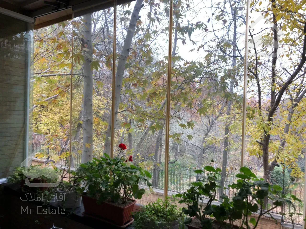 رهن و اجاره در اقدسیه ۲۰۰ متر تکواحدی مشرف به باغ