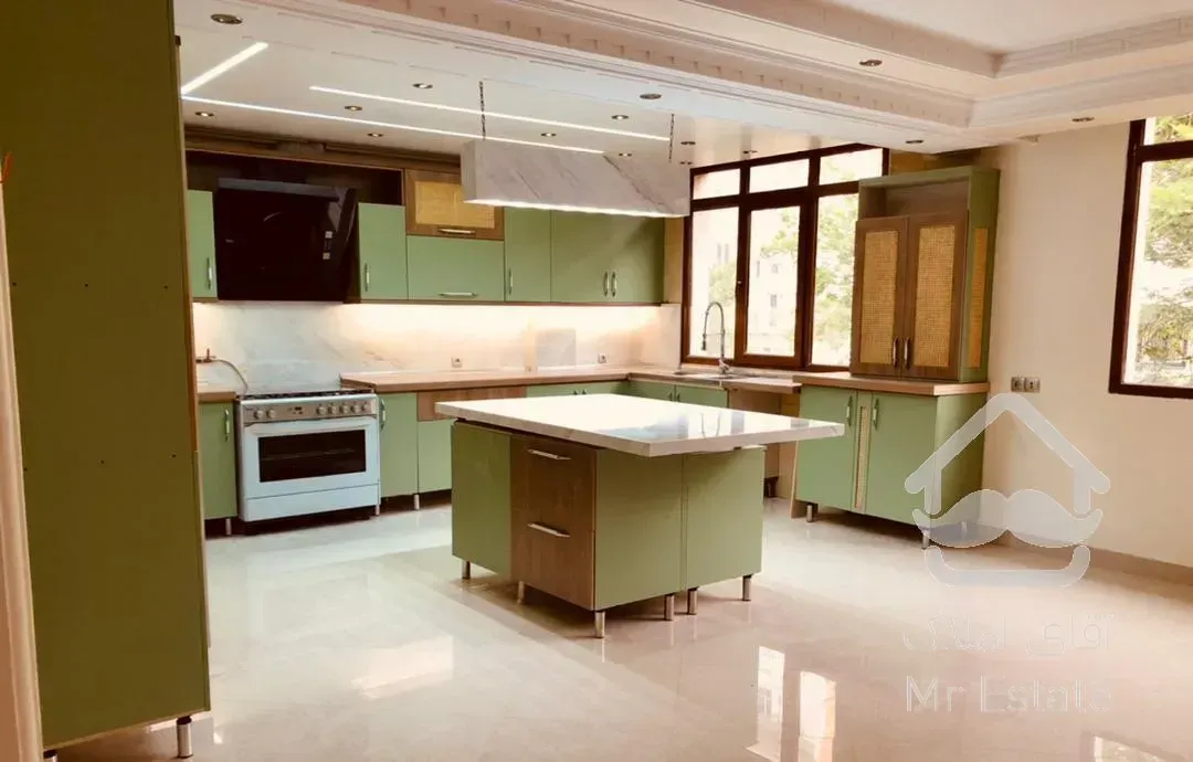 آپارتمان ۱۷۵ متر سه خواب دو پارکینگ