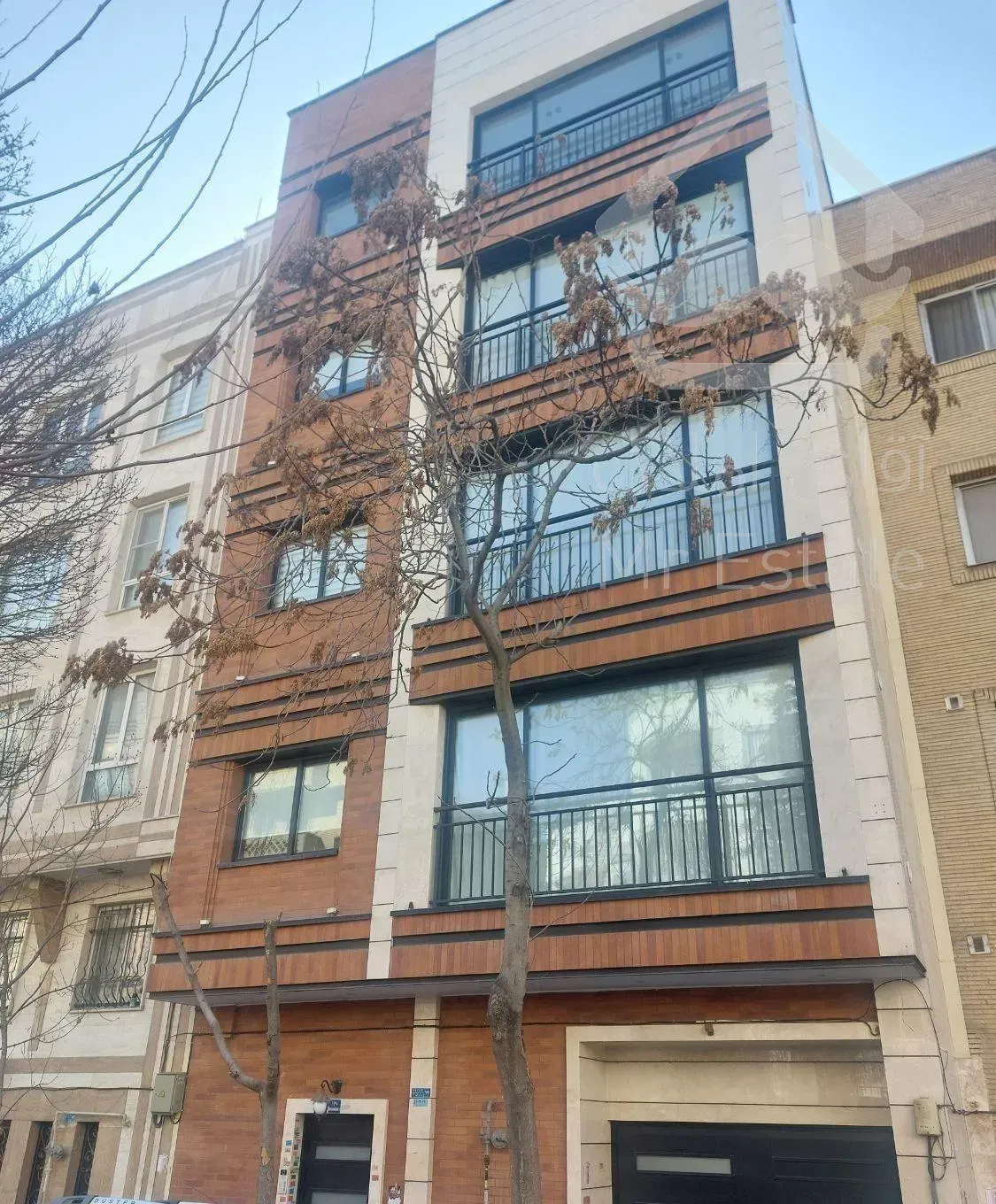 ۹۸ متر / ۲ خواب / امیرآباد/ بالای جلال