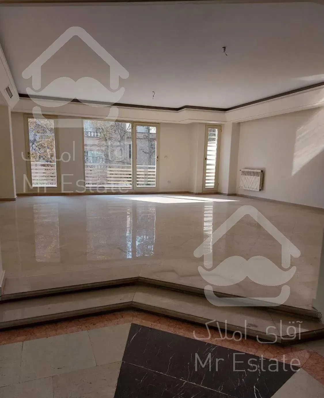 آپارتمان ۲۹۰ متر ۴ خواب تک واحدی استخردار