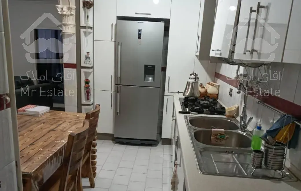 اپارتمان ۷۴ دوخواب واقع در خیابان کمیل نزدیک مترو