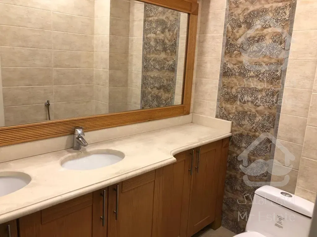 اجاره ۲۰۰ متر / تراس بزرگ / نورگیر بینظیر/فرمانیه