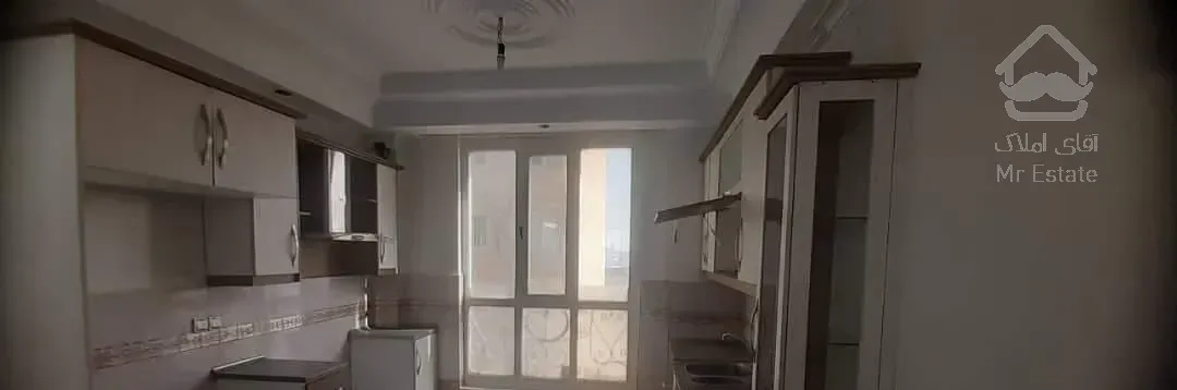 92 متر با پارکینگ - ابتدای پل ری نبش کوچه صادقی