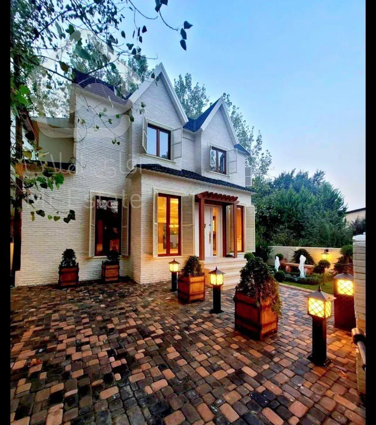 دوبلکس نما انگلیسی330متری/استخرچهارفصل/نزدیک ساحل