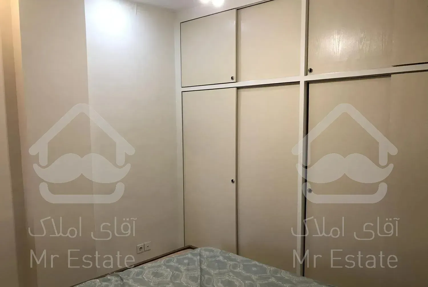 ۸۰ متری  با ویوی دریاچه در برج مجلل