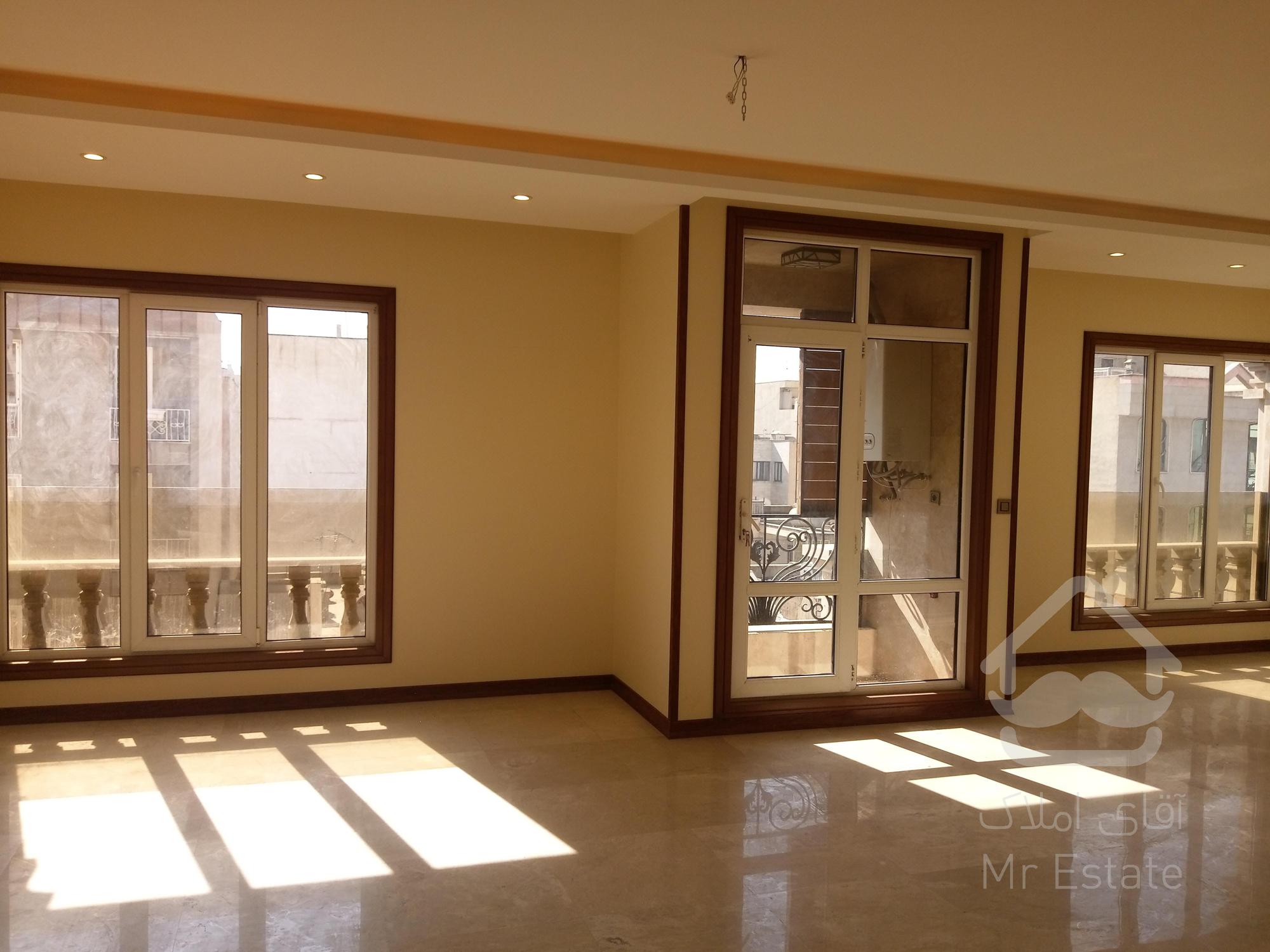 آپارتمان 170 متری ، روف گاردن ، 2 پارکینگ