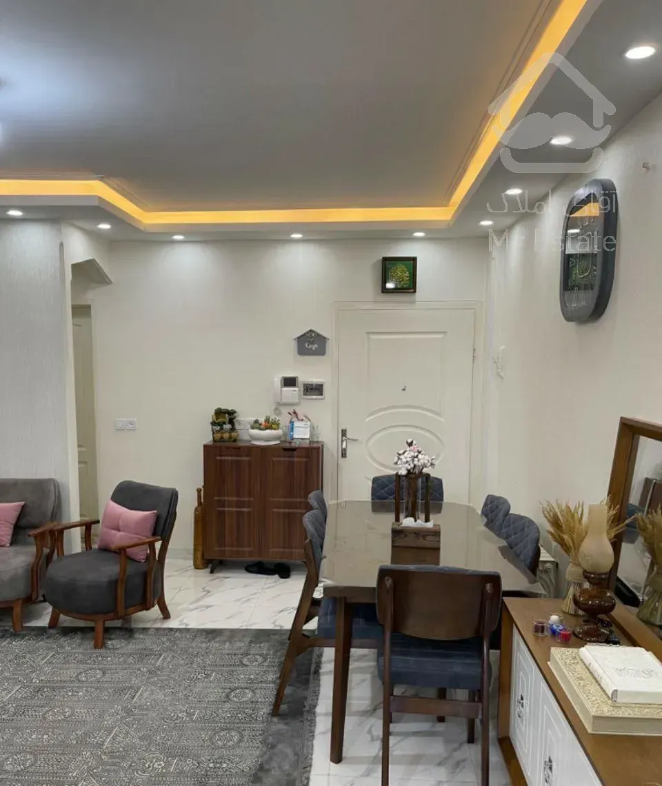 ۵۰ متر*آسانسوردار* بینظیر * خوش نقشه