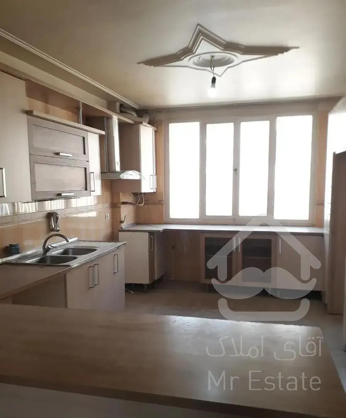 83 متر تکواحد + بالکن و انبار