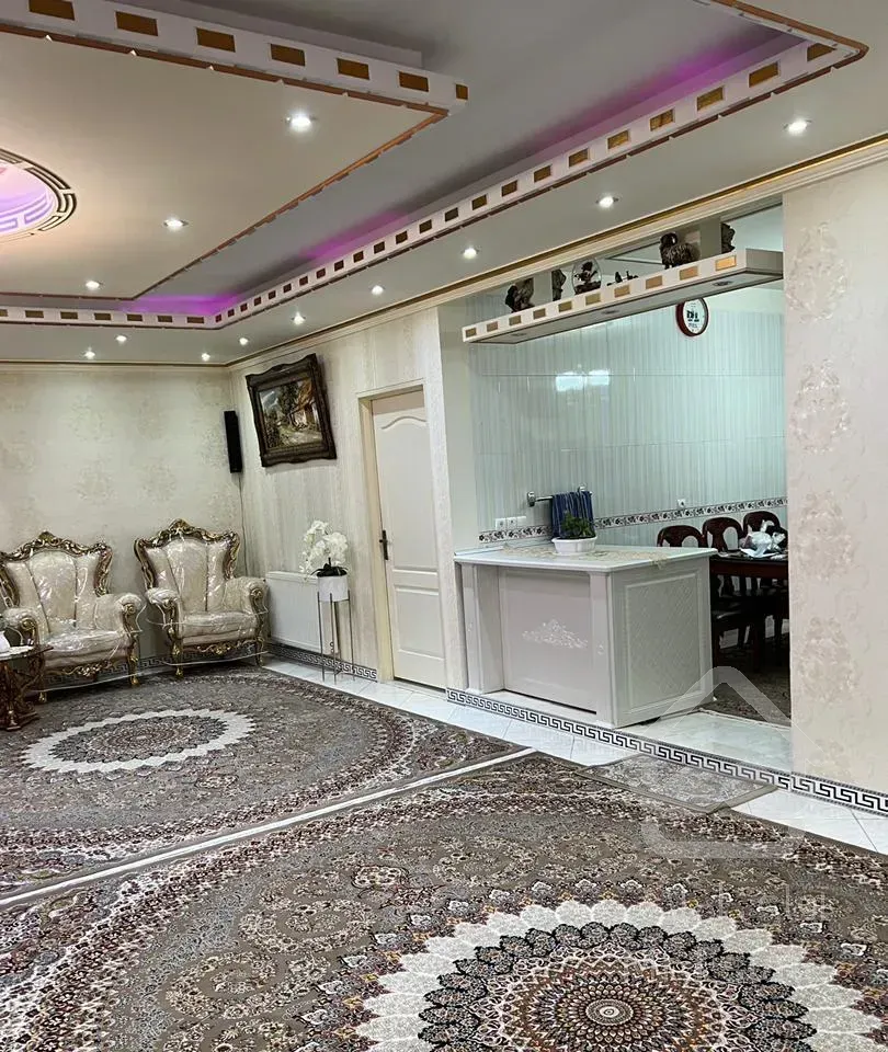 واحد ۱۳۰ متری فول امکانات