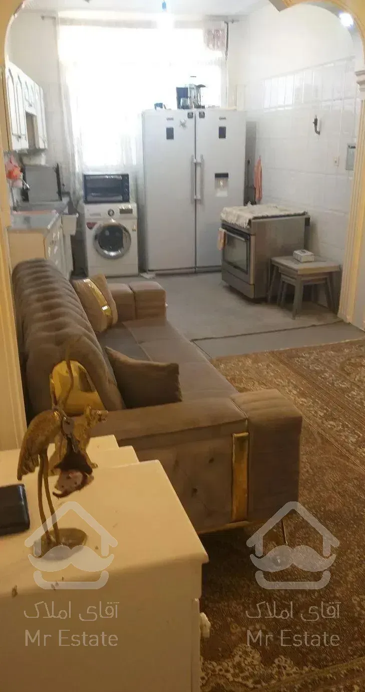 اپارتمان سند منگوله دار و دارای ۵ واحد میباشد