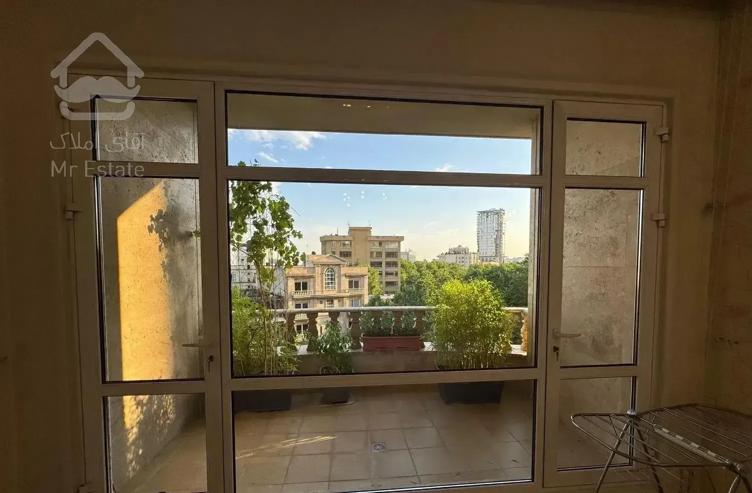 آپارتمان فرمانیه ۲۳۵ متر پاگرد مجزا