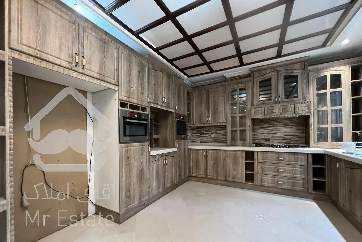 ۲۱۰ متر ۳ خواب/یارمحمدی/فول مشاعات/۲ پارکینگ سندی