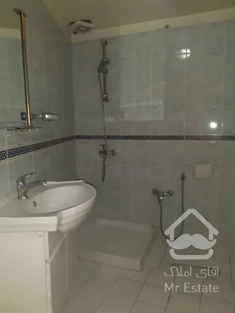 آپارتمان ۱۱۷ متری در ۲۴ متری سعادت آباد