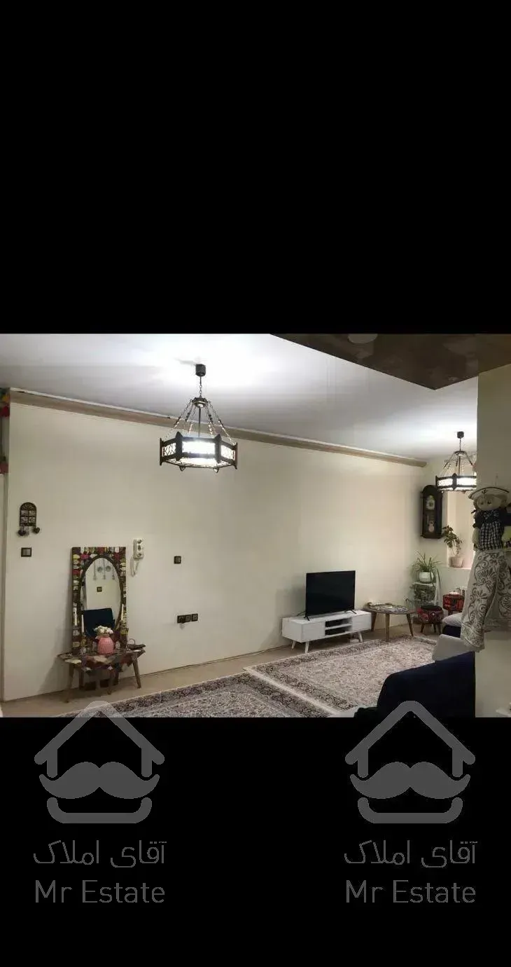 اپارتمان سند منگوله دار و دارای ۵ واحد میباشد