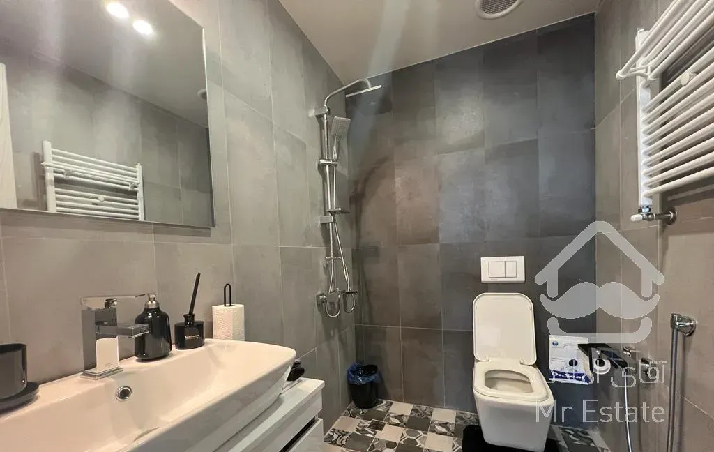 175 متر سه خوابه نوساز در برج های دو قلو میکا