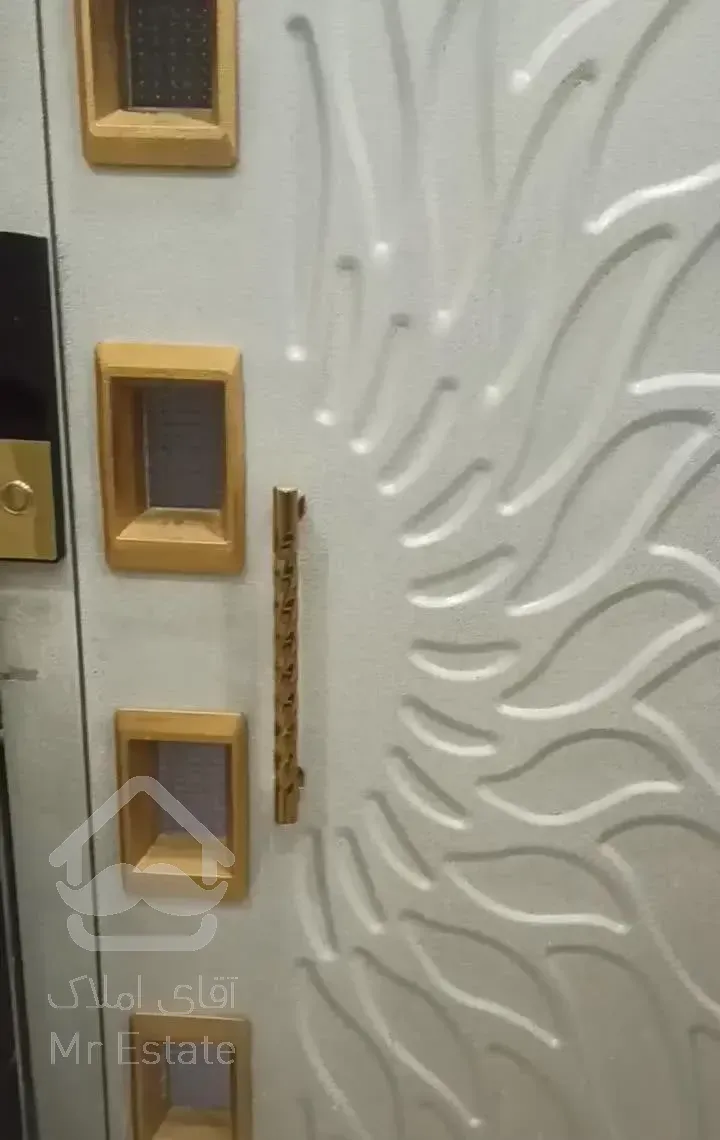 خزانه خیابان همدانی ۱۳۸متر سه خوابه تک واحد