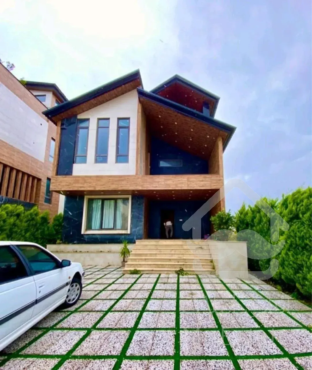 ویلا ۳۲۰ متری ۴ خوابه مبله نوساز