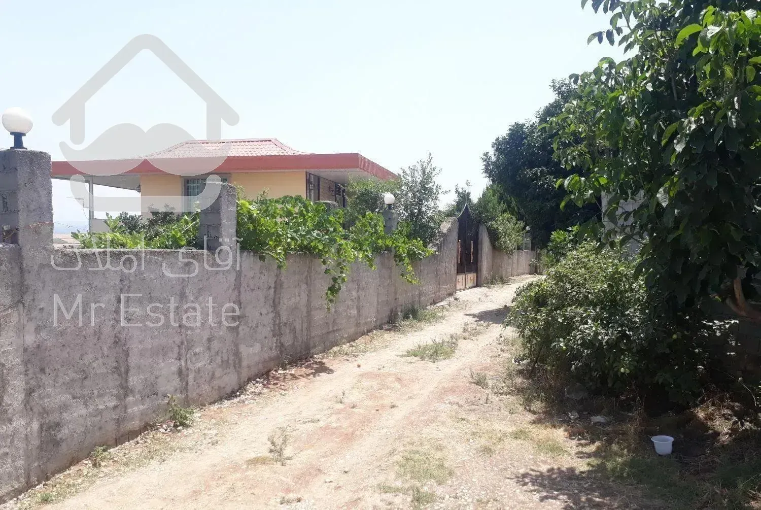 ۴۵۰۰متری باغ با ۴۰متربنا برق وچاه عمیق با مجوز