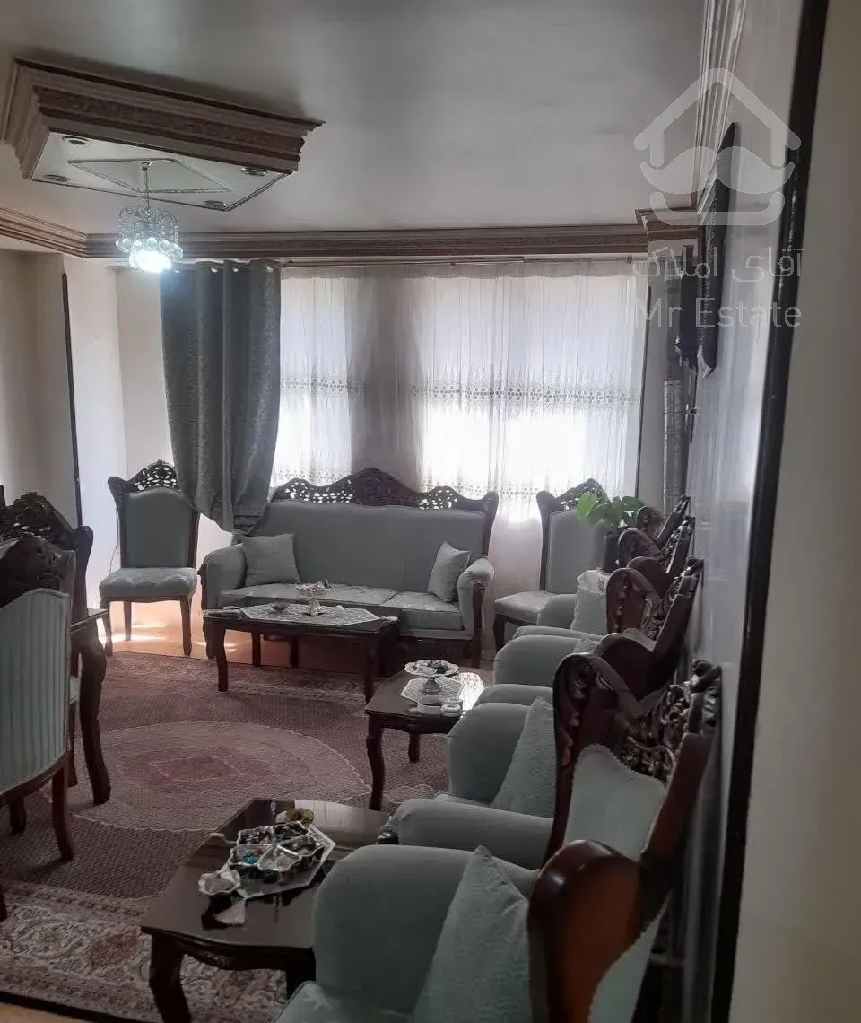 آپارتمان خوش نقشه با پارکینگ اختصاصی و انباری