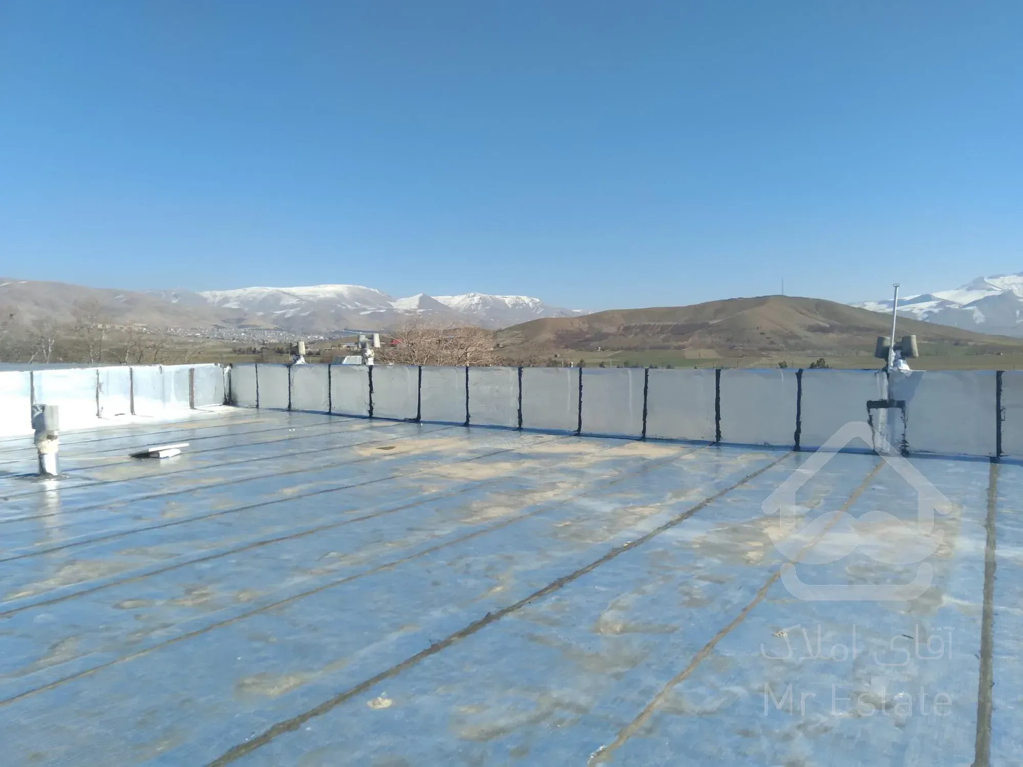 خانه نوساز ۲۲۵متری