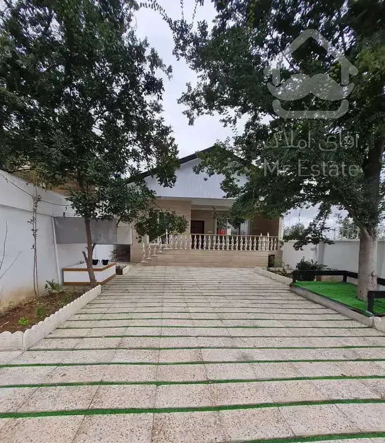 ویلایی زمین 300متر بنا 100متر نزدیک به شهر