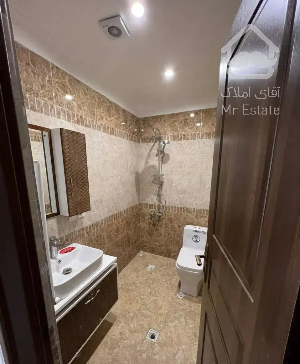 ظفر شریعتی، ۸۰متر، ۲خ  غرق در نور