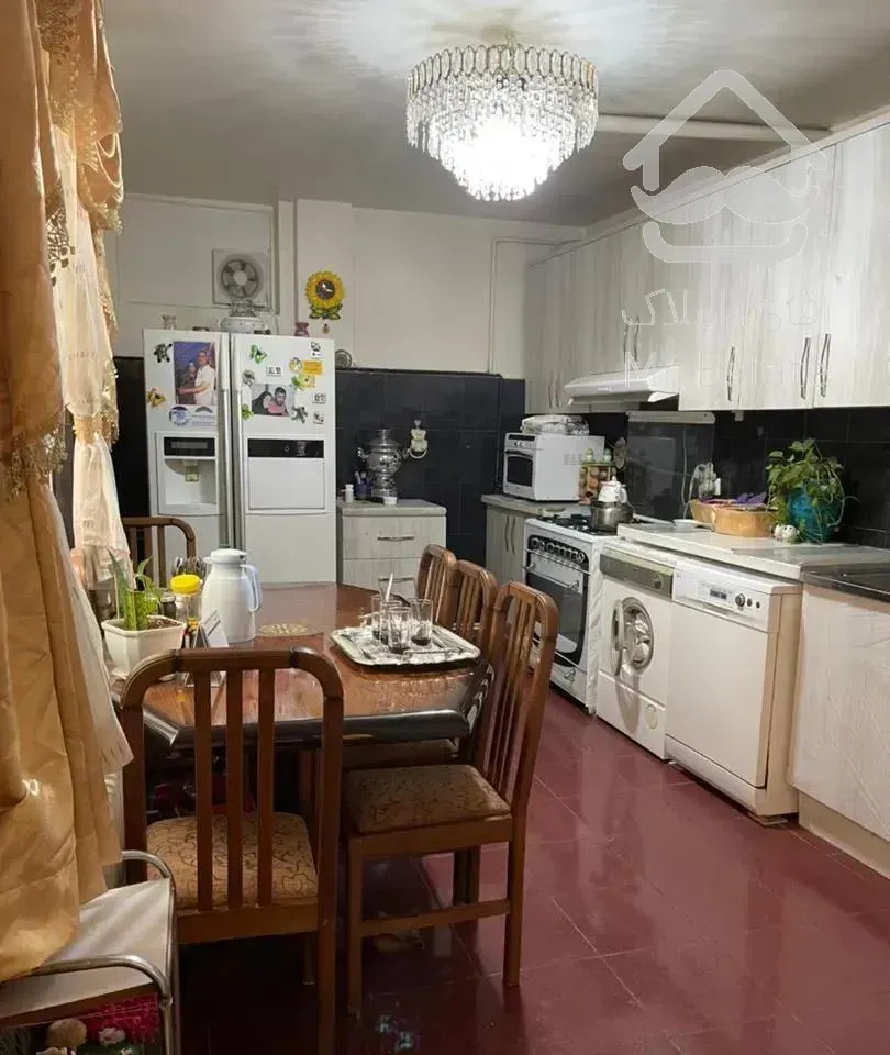 آپارتمان ۱۵۴ متر سه خوابه ، پنج پله بالای همکف