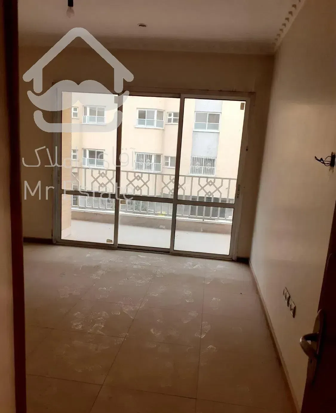 آپارتمان ۳۰۲ متر ۴ خواب طبقه ۳ بلوار آینه خانه