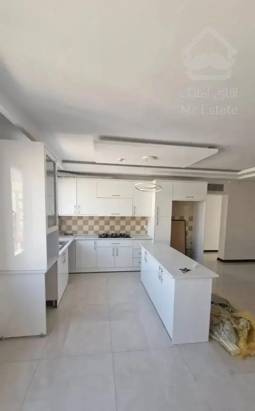 ۱۳۰ متر تکواحدی ۳ خواب ۴ ساله