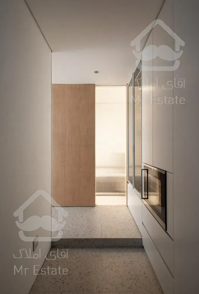 فرمانیه، ۳۰۰ متر برج باغ لوکس