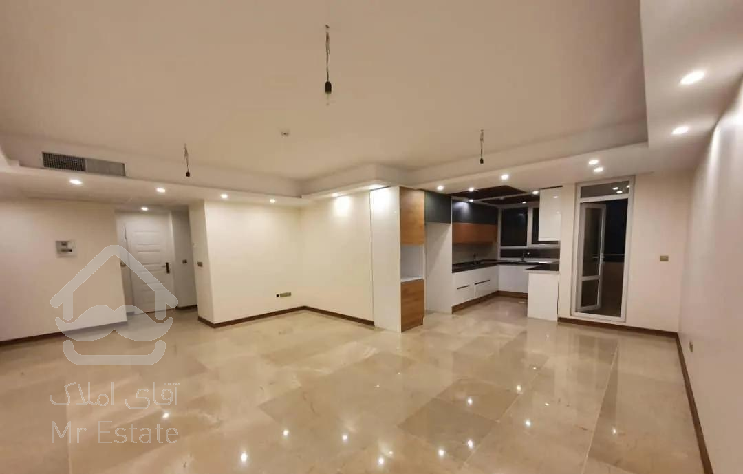 ۱۱۰ متر /۲ ساله / مشاهیر / ۲ پارکینگ / غرق در نور