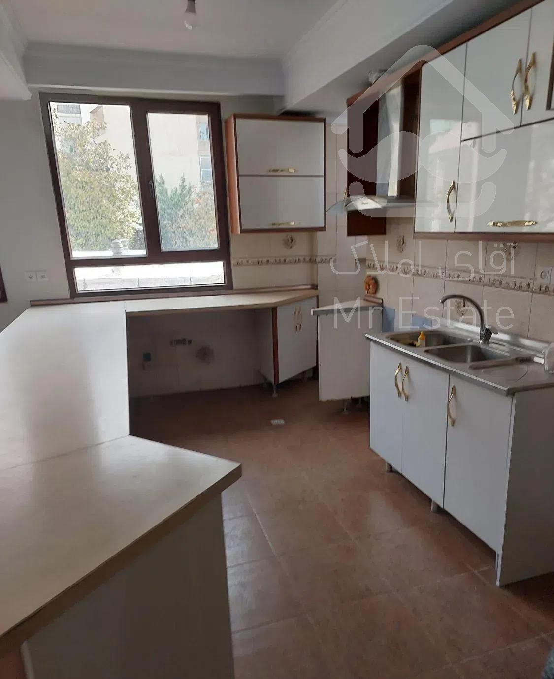 قلهک۱۳۰متر/۳خواب/غرق نور