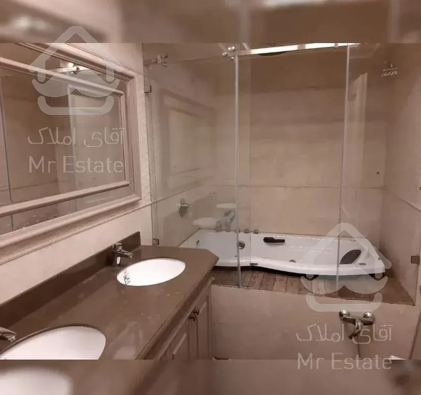 300 متری فرمانیه