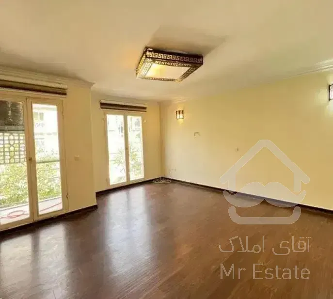 ۵۲متر فول امکانات+بالکن/بازسازی شده/غرق نور/طوقانی