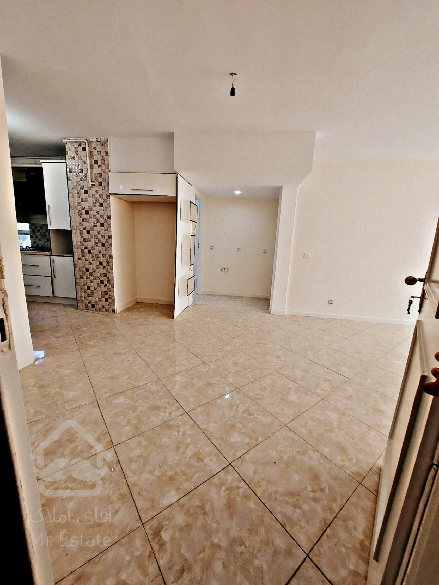 ۸۲متری۲خواب،باسازی ونقاشی شده،دوکله نور،درفاز۲مجتمع گلستان