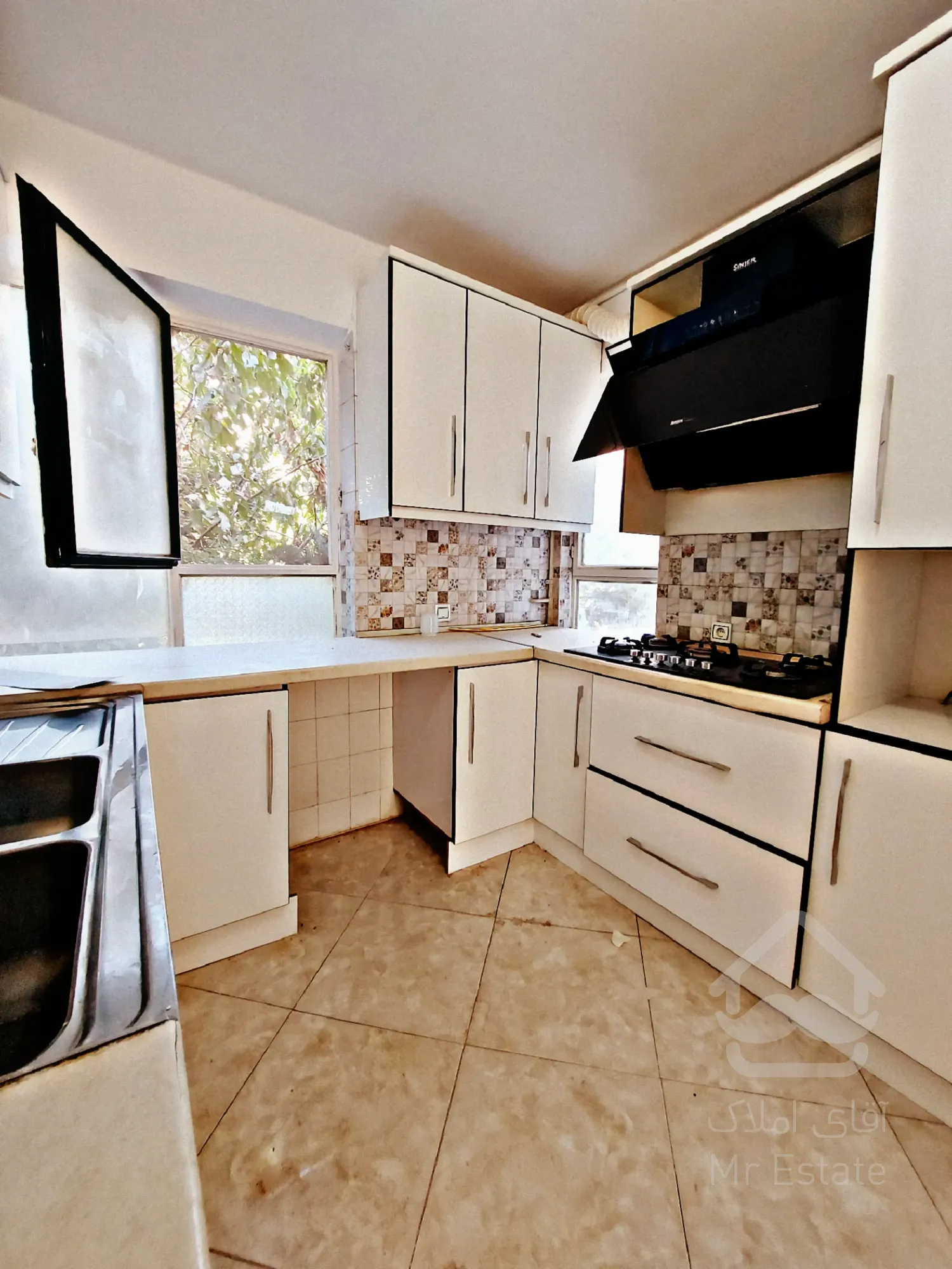 ۸۲متری۲خواب،باسازی ونقاشی شده،دوکله نور،درفاز۲مجتمع گلستان