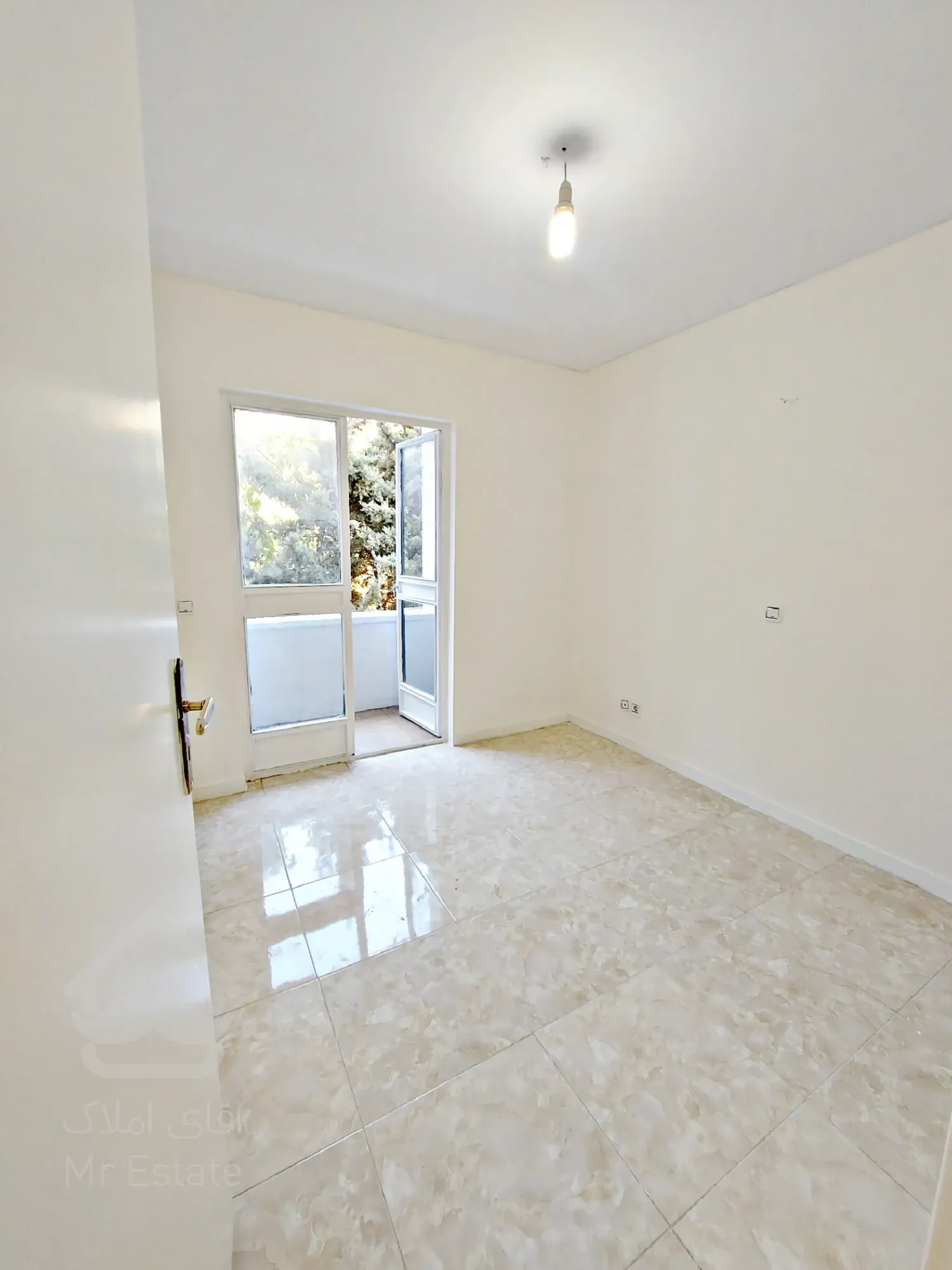 ۸۲متری۲خواب،باسازی ونقاشی شده،دوکله نور،درفاز۲مجتمع گلستان