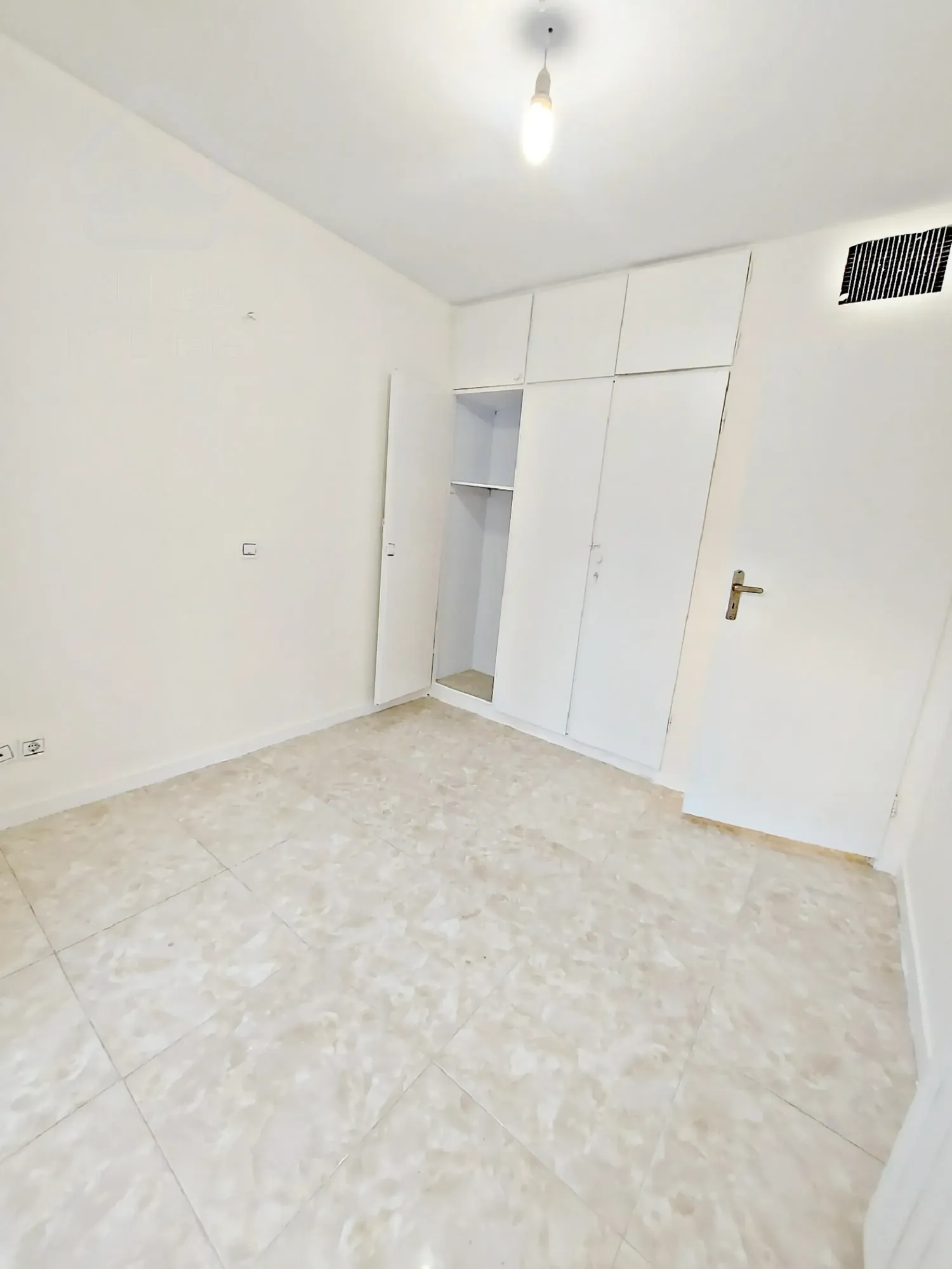 ۸۲متری۲خواب،باسازی ونقاشی شده،دوکله نور،درفاز۲مجتمع گلستان