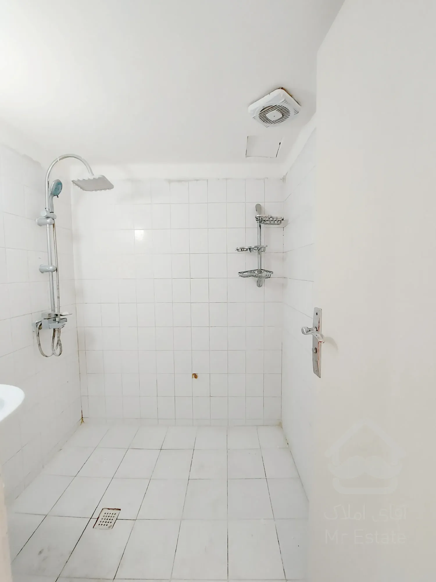 ۸۲متری۲خواب،باسازی ونقاشی شده،دوکله نور،درفاز۲مجتمع گلستان