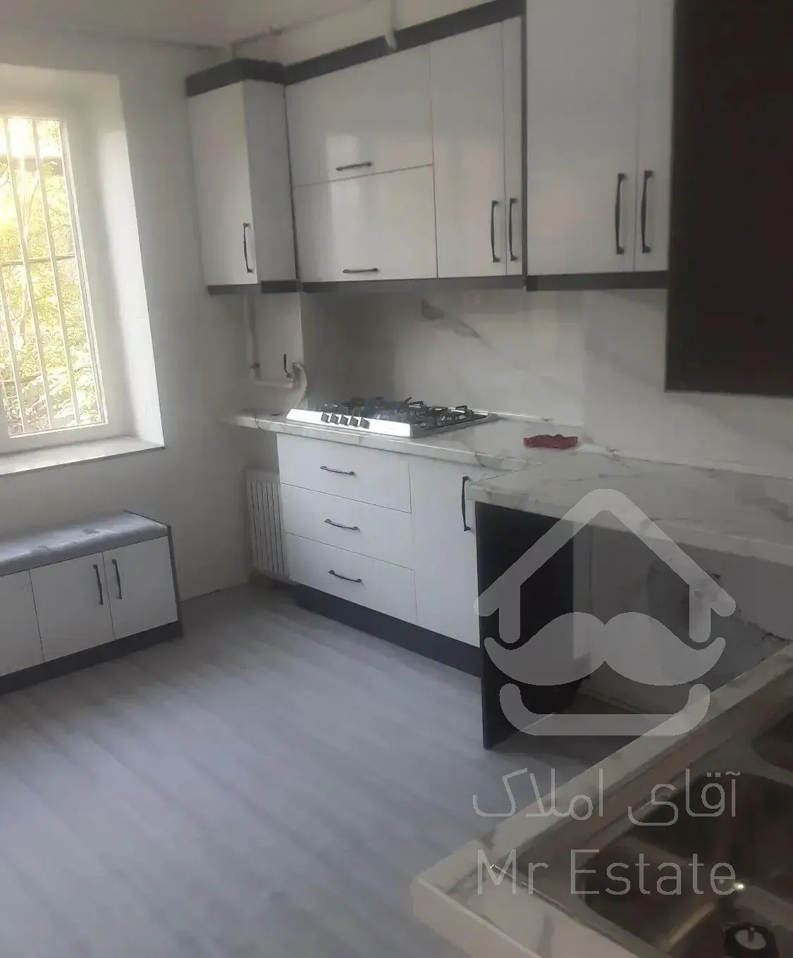 سنایی میرزای شیراز ی ۲۴۰ متر ۳ خواب تکواحدی