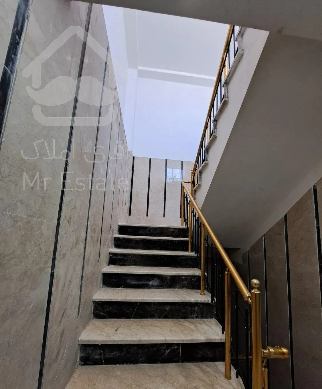 فروش آپارتمان ۸۴ متری کلیدنخورده سنددار