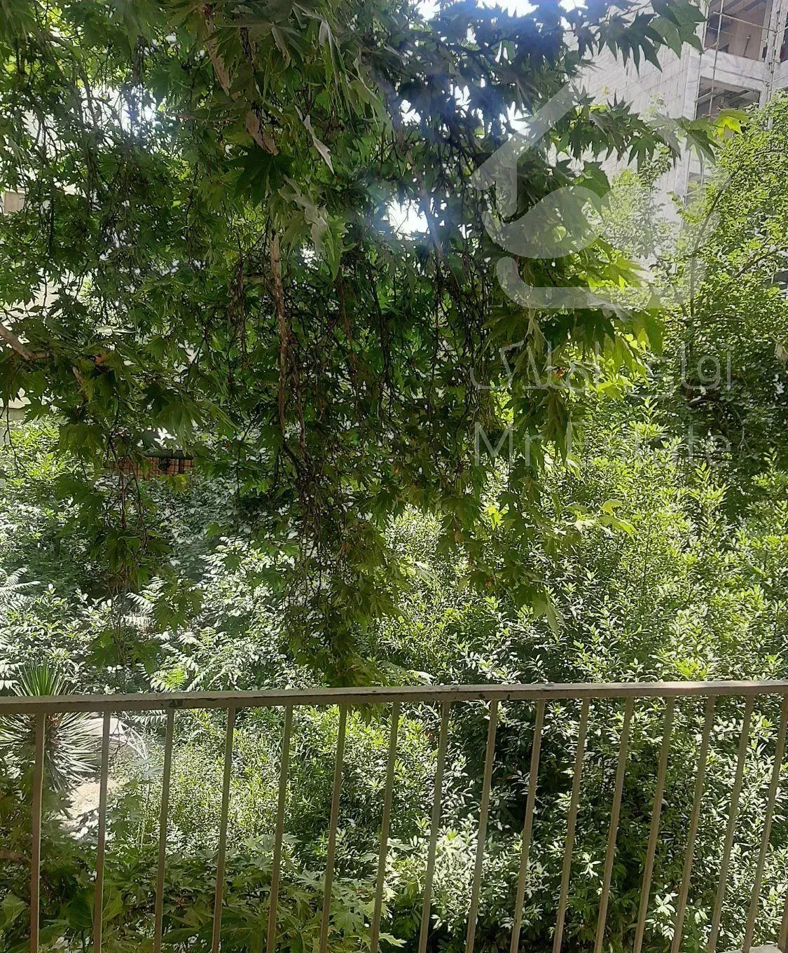 آپارتمان ۱۳۵ متر۳ خواب ۹۰ متر قدرالسهم  در امانیه