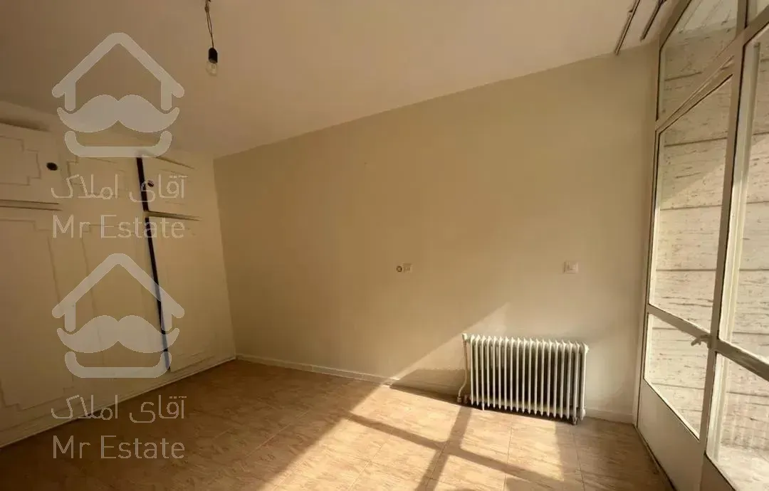 «حیاط مستقل قدیمی»